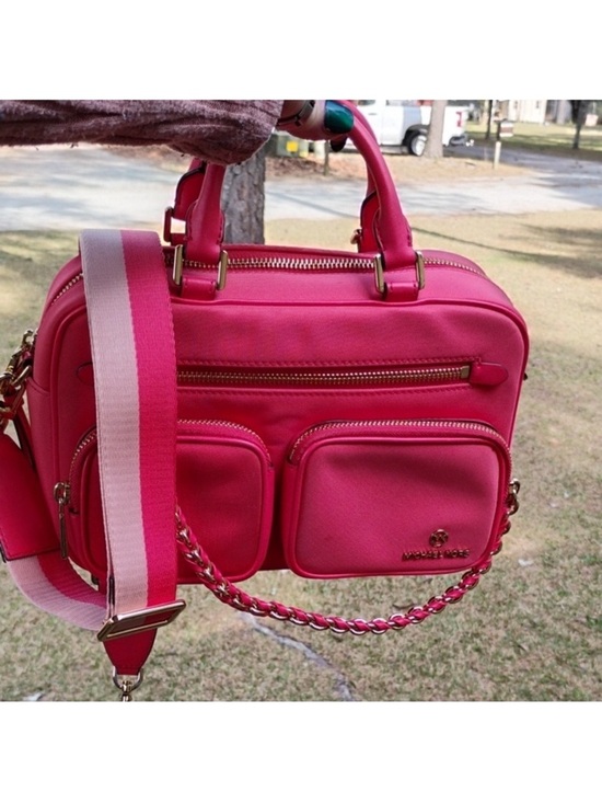 Michael Kors Handbags - Michael Kors Elliot Small Utility Camera Messenger bag.